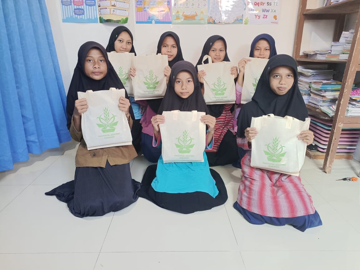 PDNA Kebumen Berbagi Baju Hari Raya untuk Anak Panti Asrama Dalail Asyiq